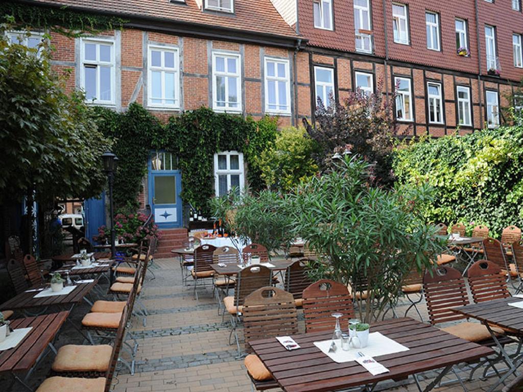 Отель Weinhaus Woehler Шверин Экстерьер фото